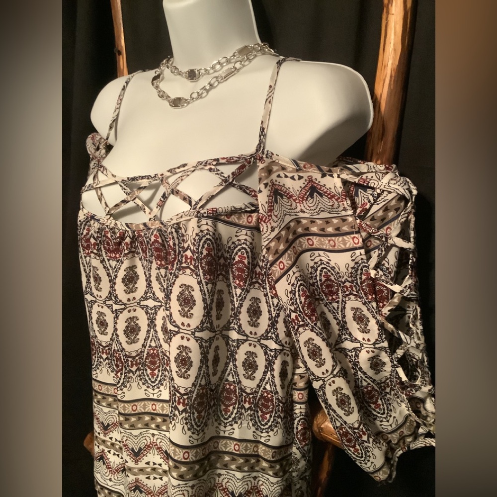 305 Cold shoulder top. Scrappy shoulder and chest design 3/4 sleeve open design